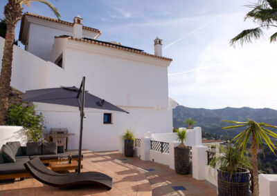 La Herradura Casa Vista Divina: the view of the house; western wall