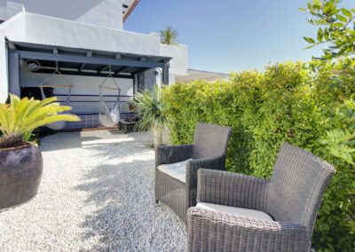 Casa-Vista-Divina_Garden-lounge-zone