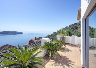 Casa-Vista-Divina_Main-floor_balcony