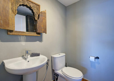 Casa-Vista-Divina_Main-floor_bathroom