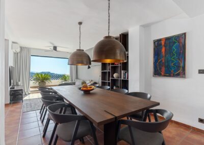 Casa-Vista-Divina_Main-floor_living-room-table