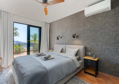 Casa-Vista-Divina_Main-floor_master-bedroom