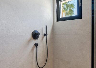 Casa-Vista-Divina_Main-floor_master-bedroom-shower