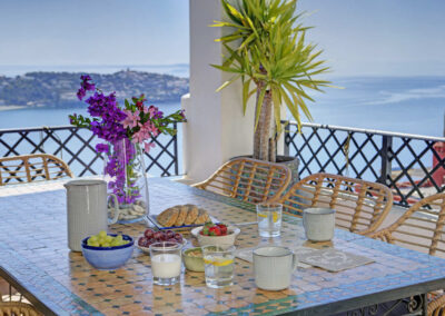 Casa-Vista-Divina_Main-floor_terrrace-table