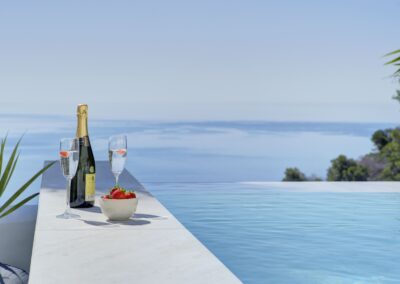 Casa-Vista-Divina_relaxing-in-the-pool