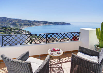 Casa-Vista-Divina_terrace-city-view